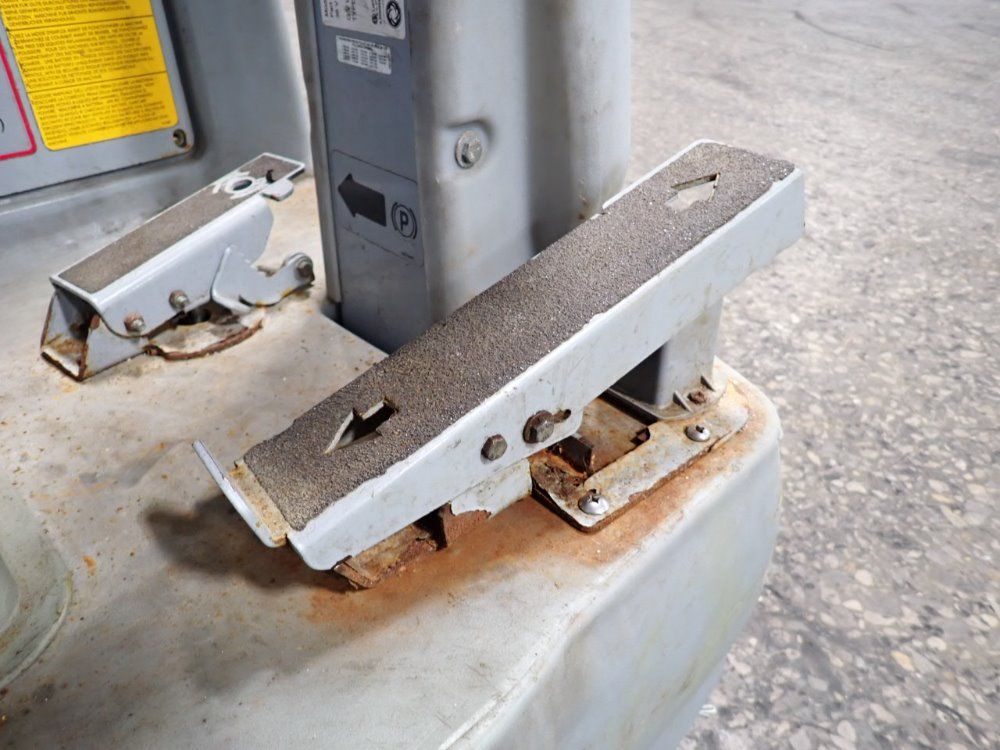 Nilfisk Aprox 36" Advenger 2600d Floor Scrubber - Advenger 2600d