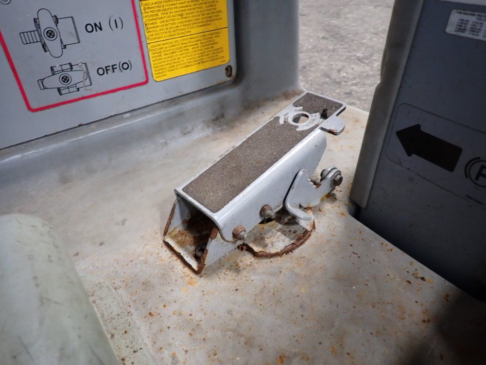 Nilfisk Aprox 36" Advenger 2600d Floor Scrubber - Advenger 2600d