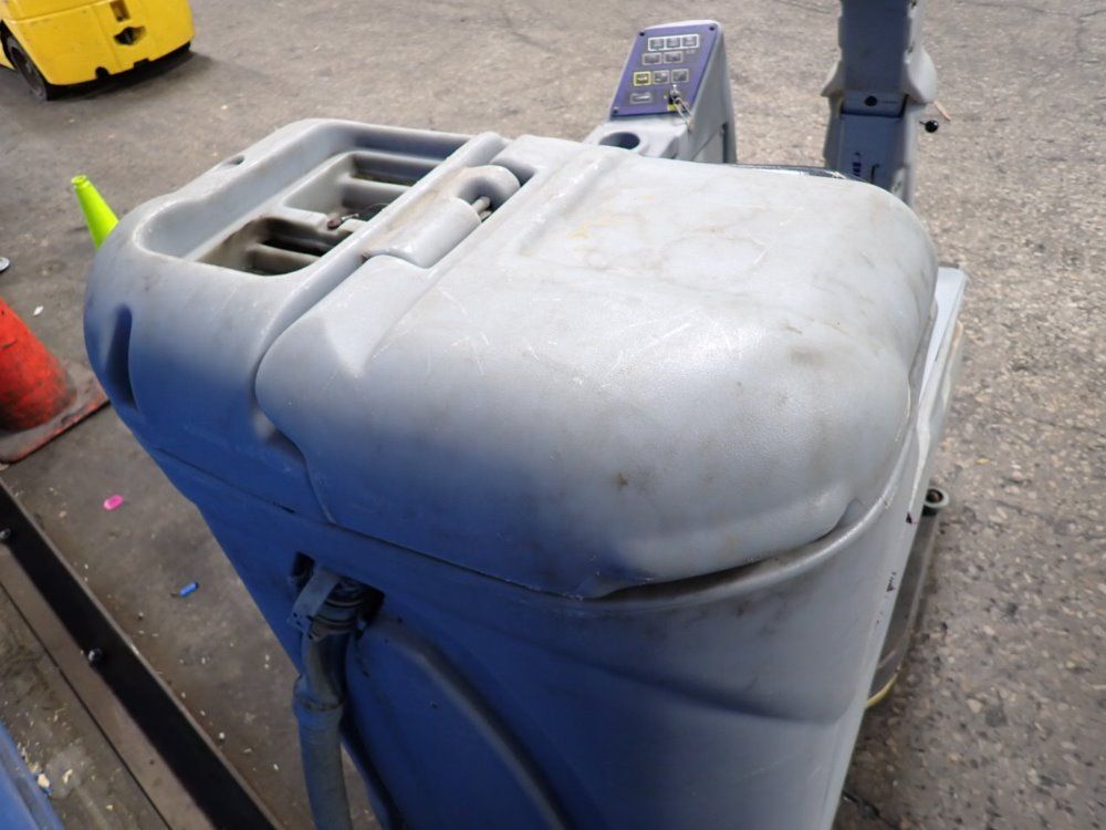 Nilfisk Aprox 36" Advenger 2600d Floor Scrubber - Advenger 2600d