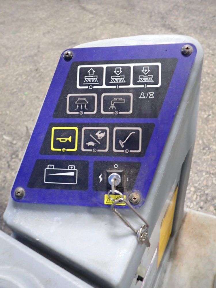 Nilfisk Aprox 36" Advenger 2600d Floor Scrubber - Advenger 2600d