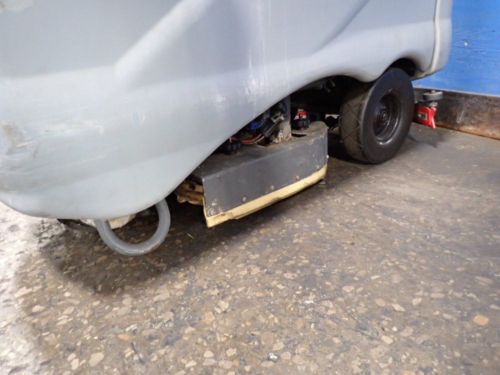 Nilfisk Aprox 36" Advenger 2600d Floor Scrubber - Advenger 2600d