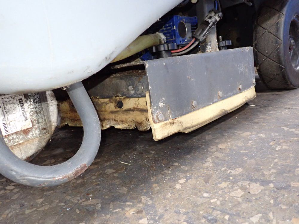 Nilfisk Aprox 36" Advenger 2600d Floor Scrubber - Advenger 2600d