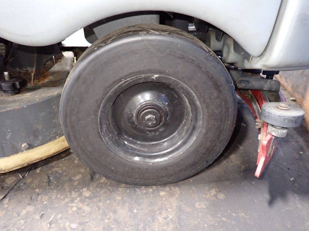 Nilfisk Aprox 36" Advenger 2600d Floor Scrubber - Advenger 2600d