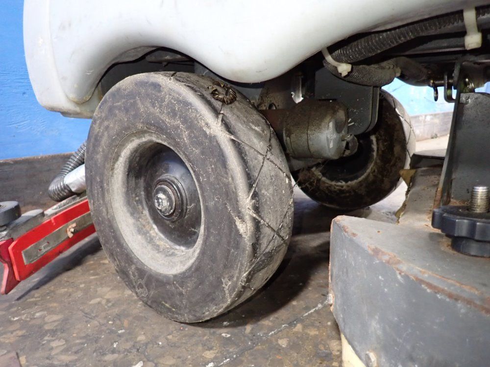 Nilfisk Aprox 36" Advenger 2600d Floor Scrubber - Advenger 2600d