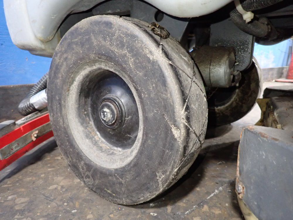 Nilfisk Aprox 36" Advenger 2600d Floor Scrubber - Advenger 2600d