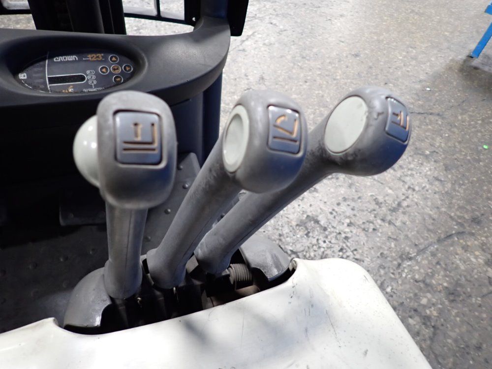 Crown 3700 Lbs 4500 Series Electric Forklift - 4500 Series