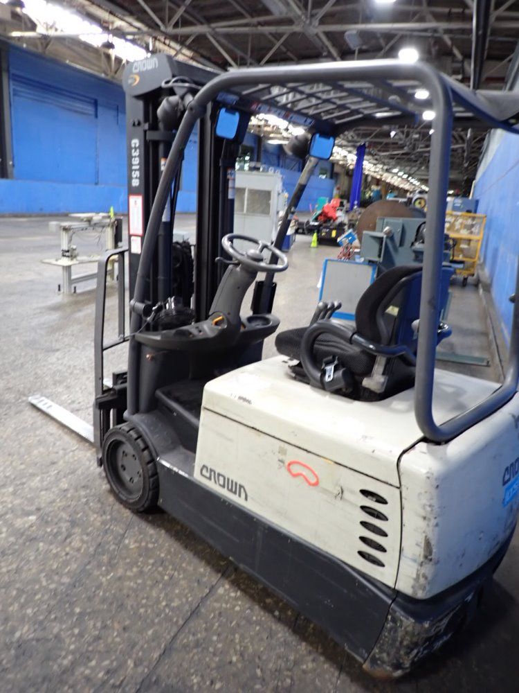 Crown 3700 Lbs 4500 Series Electric Forklift - 4500 Series