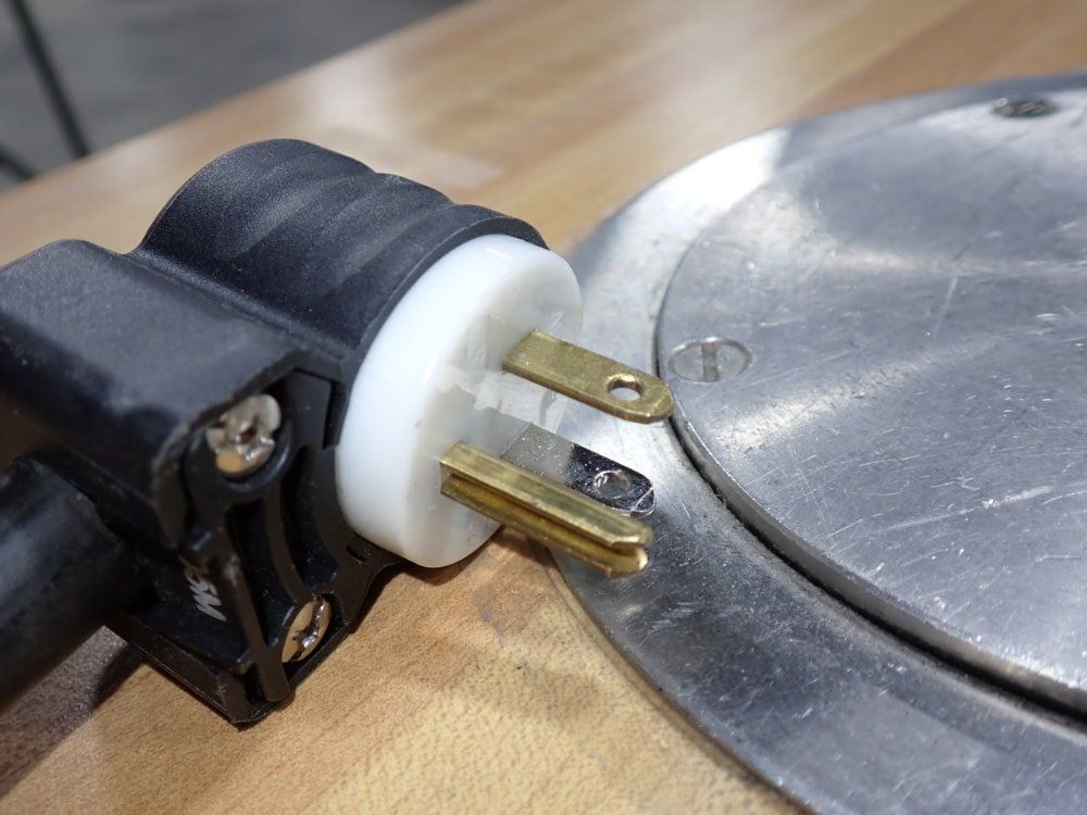 Veeco Leak Detector - Ms-17-ab