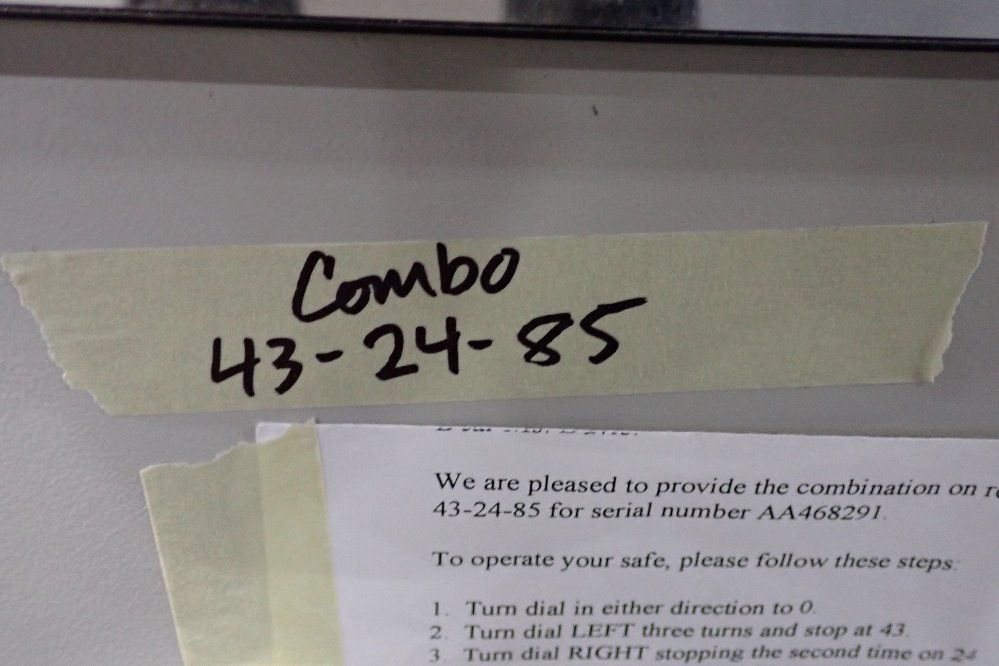 Sentry Safe - Aj-383932