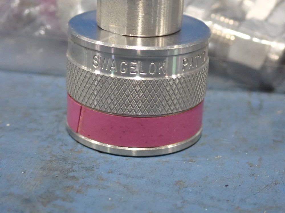 Swagelok 1/4" D Couplers