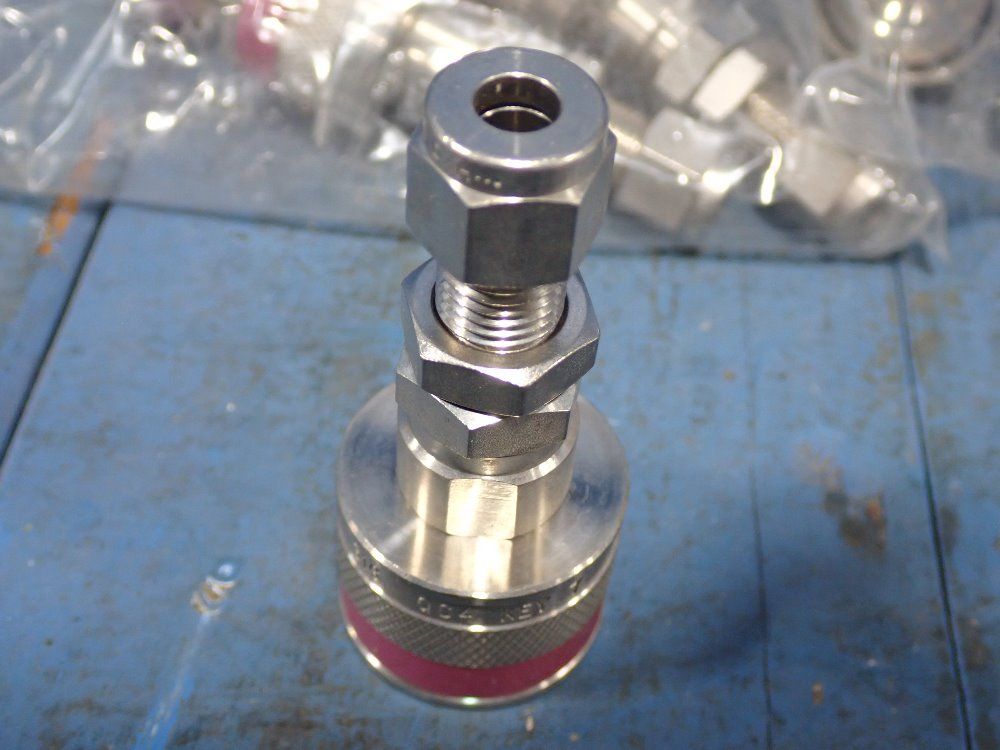 Swagelok 1/4" D Couplers