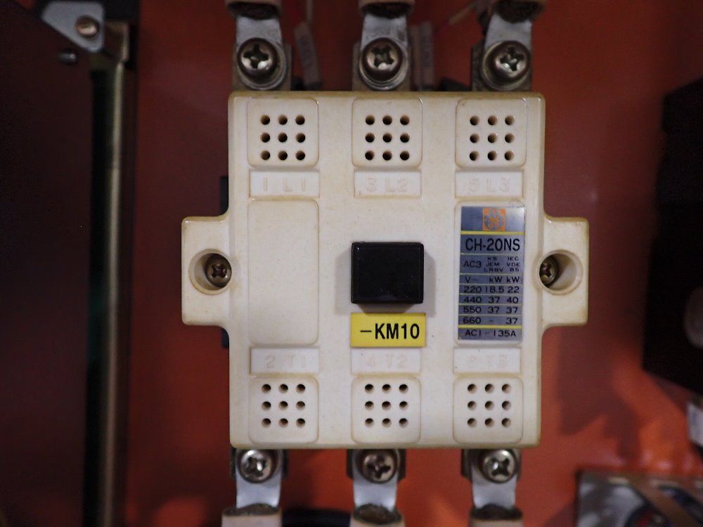 Daewoo Cnc Lathe W Conveyor - Puma V10