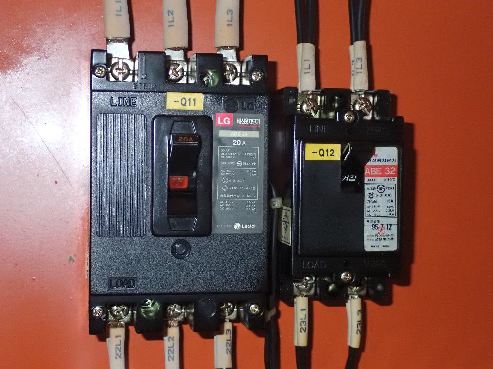 Daewoo Cnc Lathe W Conveyor - Puma V10