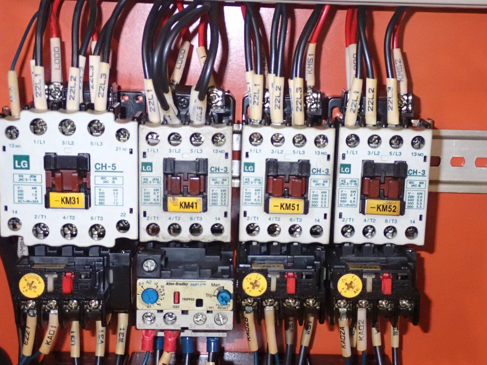 Daewoo Cnc Lathe W Conveyor - Puma V10