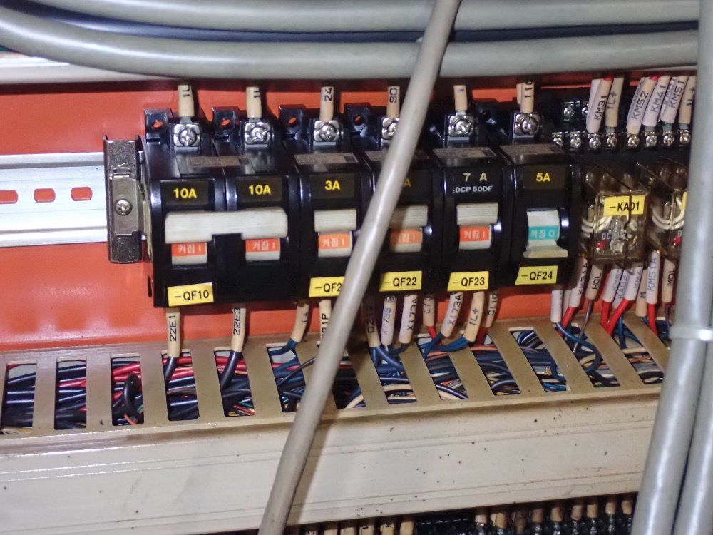 Daewoo Cnc Lathe W Conveyor - Puma V10