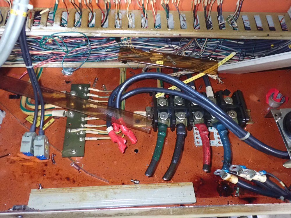 Daewoo Cnc Lathe W Conveyor - Puma V10