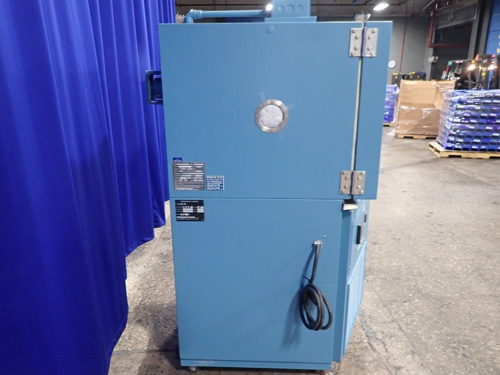 Thermotron 25" X 24" X 24" Id Temperature Chamber - 5-4
