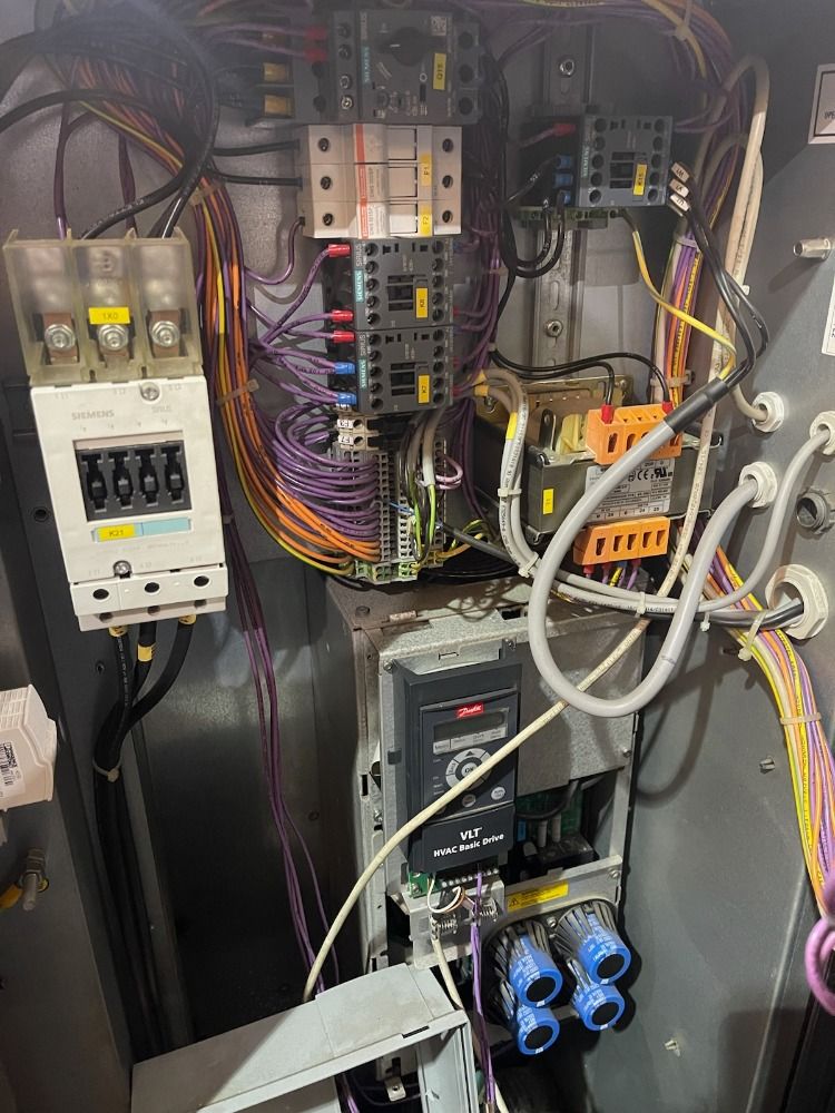 Quincy 22kw Compressor - Qgdv-30