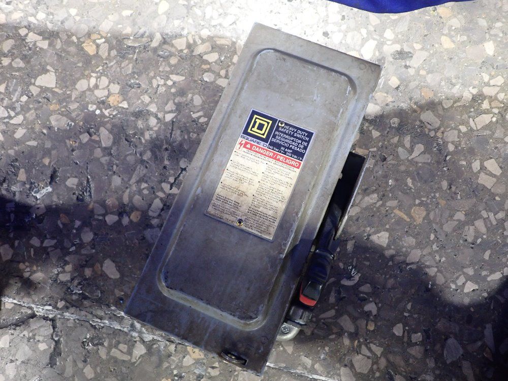 Square D 30 Amps/240v Fusible Disconnect - H321n