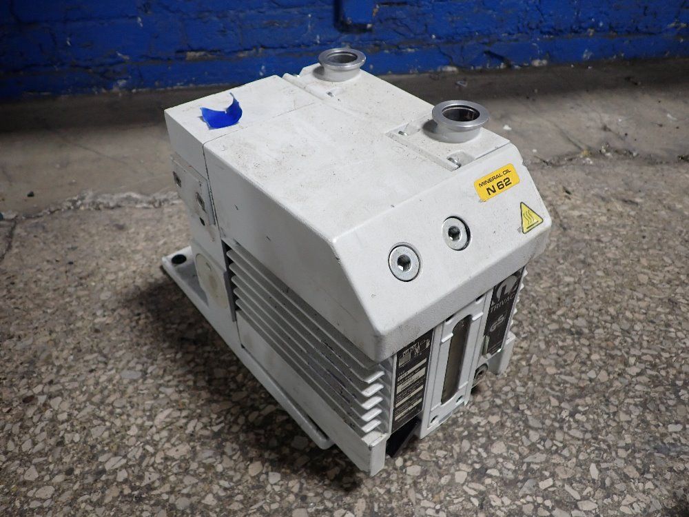 Trivac Vacuum Pump - D16b