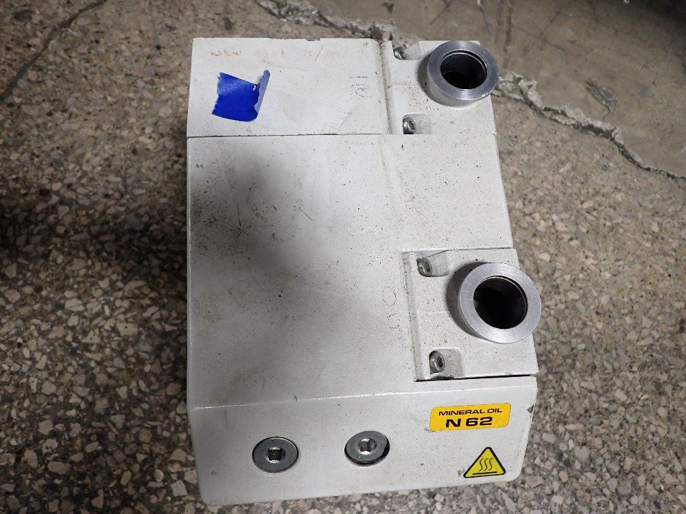 Trivac Vacuum Pump - D16b