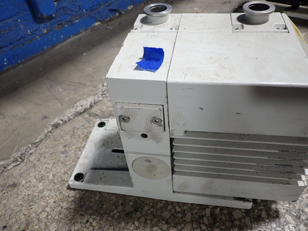 Trivac Vacuum Pump - D16b