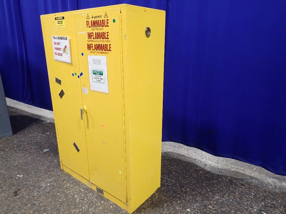 Justrite 45 Gallons/18" X 40" X 61" Id Flammable Storage Cabinet - 25450