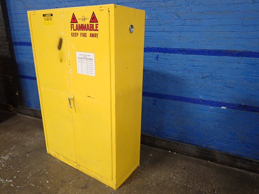 Justrite 45 Gallons/17" X 41" X 61" Id Flammable Storage Cabinet - 25452