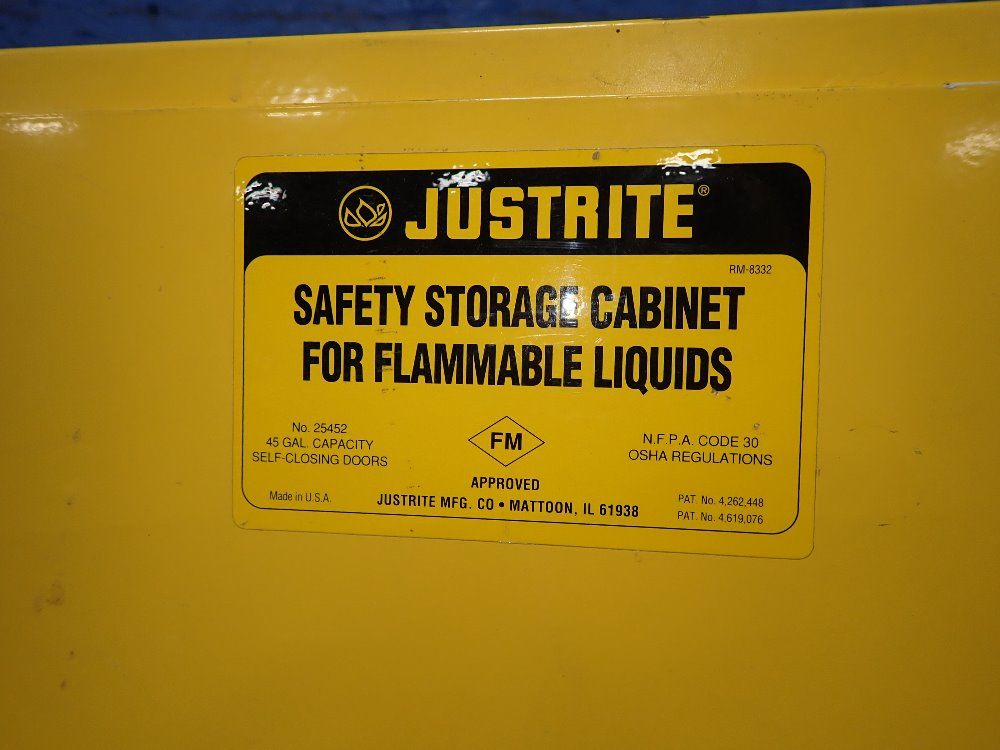 Justrite 45 Gallons/17" X 41" X 61" Id Flammable Storage Cabinet - 25452