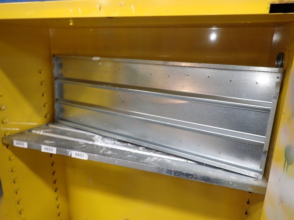 Justrite 45 Gallons/17" X 41" X 61" Id Flammable Storage Cabinet - 25452