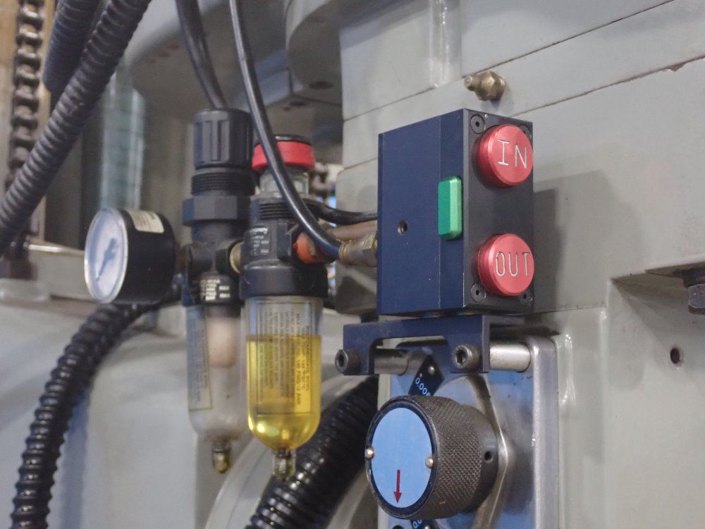 Santec 60" X 12" Cnc Vertical Mill - Rb40