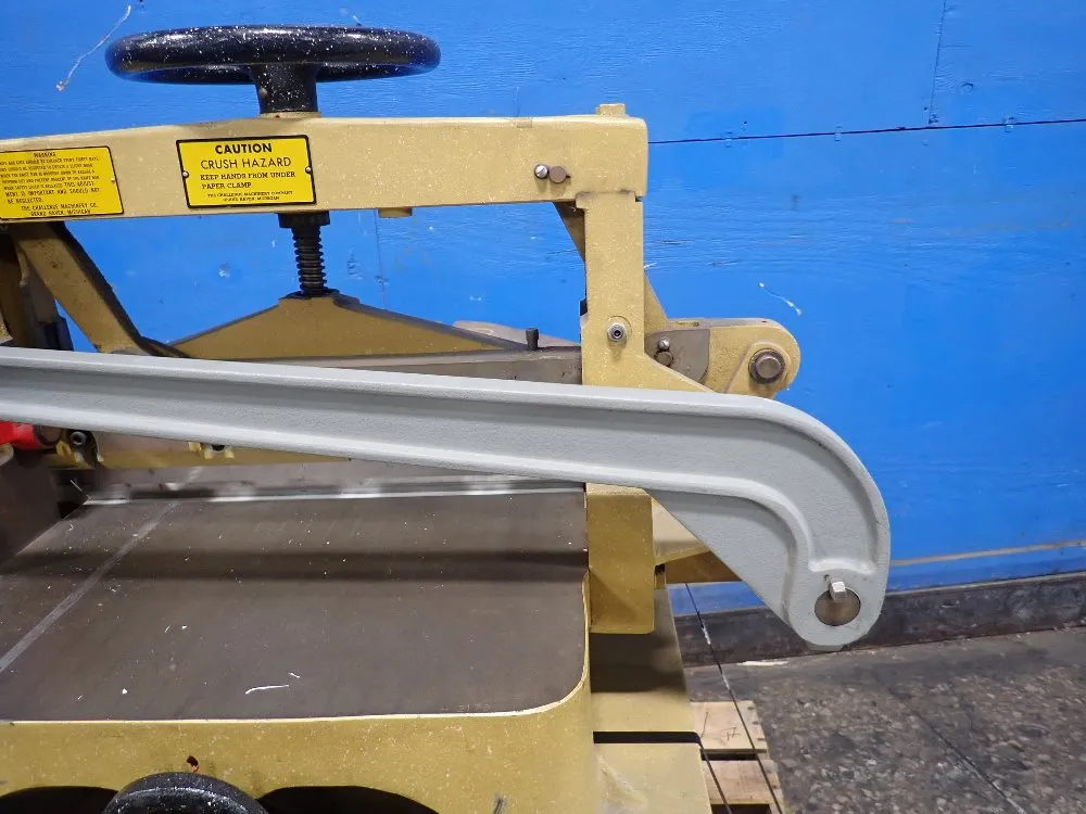 Challenger 19 1/4" Paper Cutter - Hl