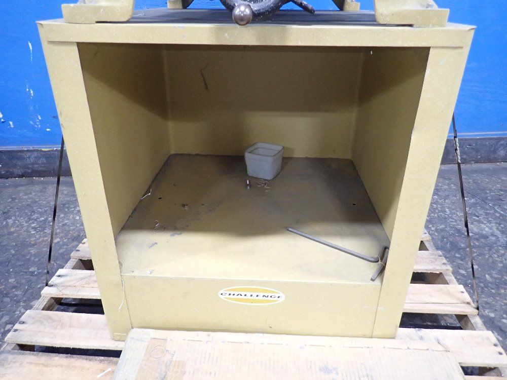 Challenger 19 1/4" Paper Cutter - Hl