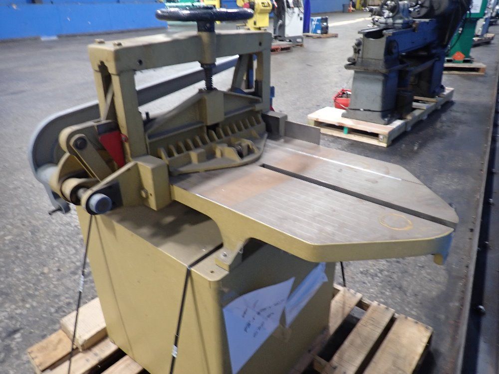 Challenger 19 1/4" Paper Cutter - Hl