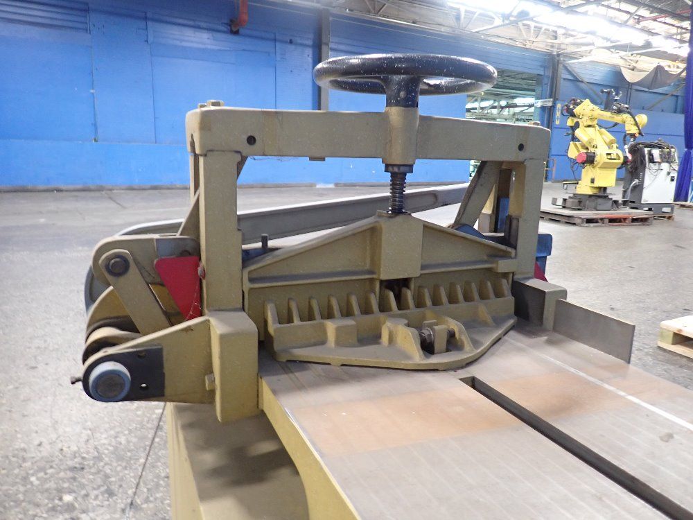 Challenger 19 1/4" Paper Cutter - Hl