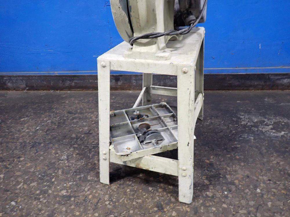 Delta 13 3/4" Vertical Band Saw - 28-245