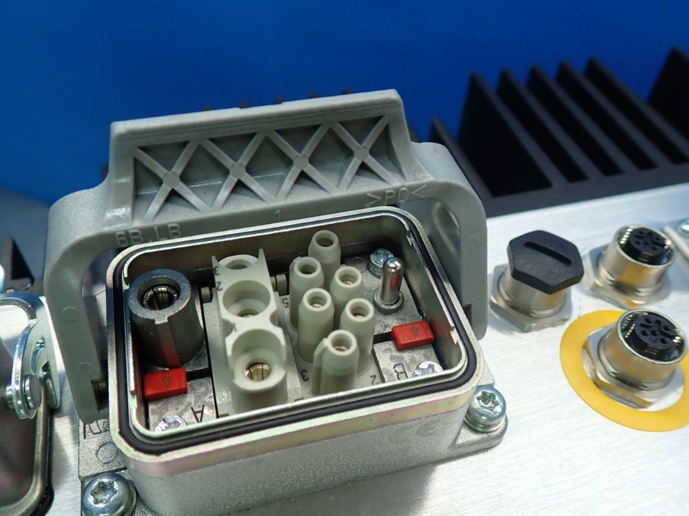 Sew Servodrive Movipro Drive And Application Controller - Phc21a-a075m1-e31a-00