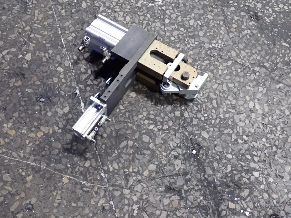 Smc Compact Cylinder - Cq2b32tf-75dcmz