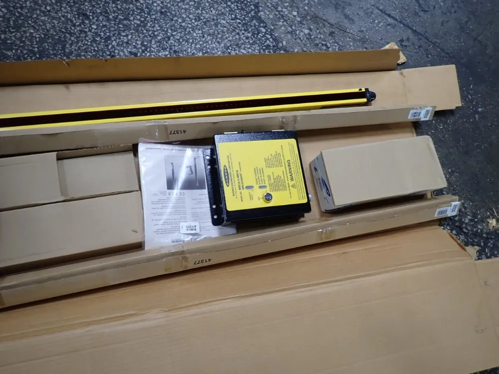 Banner 37"x1" Light Curtains - Mse3624y