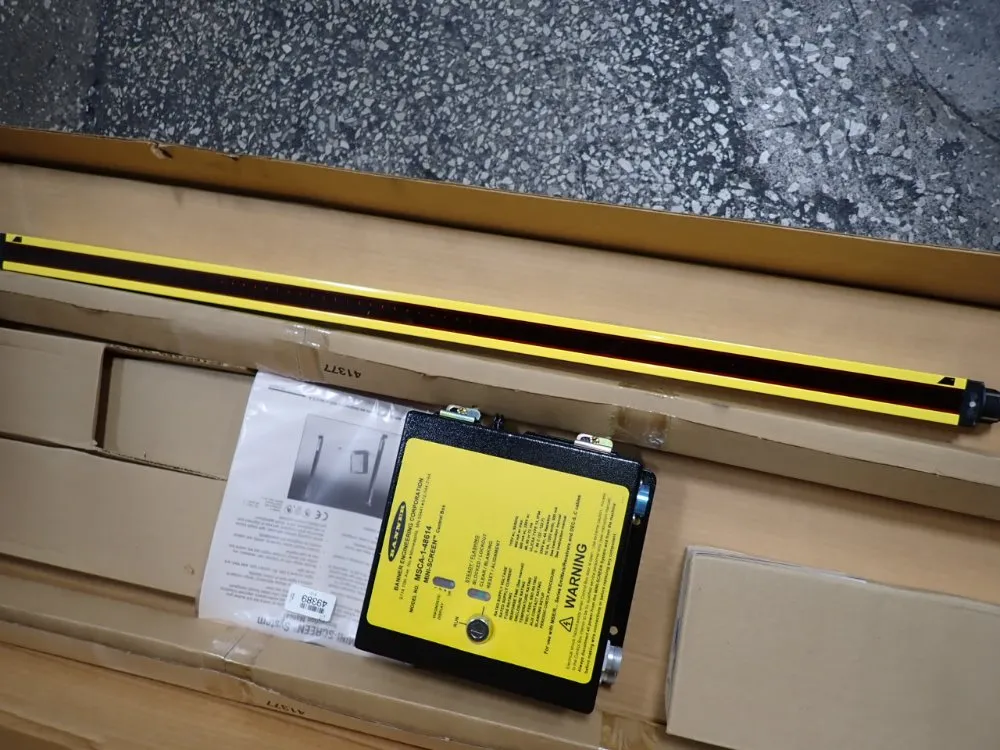 Banner 37"x1" Light Curtains - Mse3624y