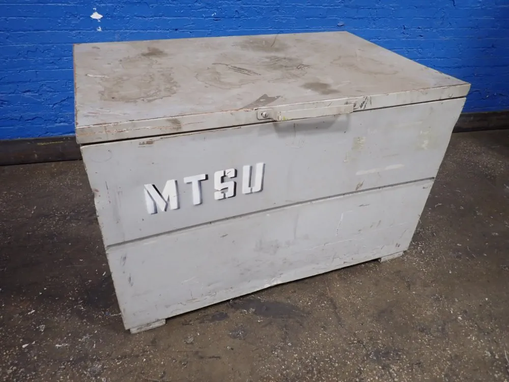 Knaack 48"x30"x27" Storage Chest