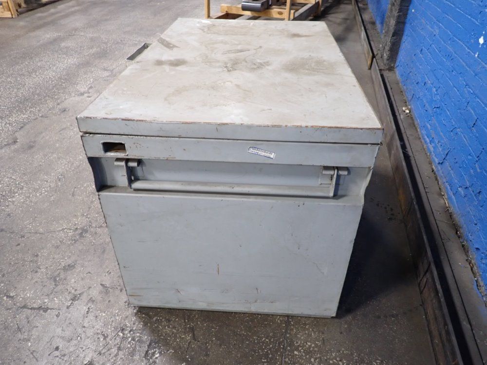 Knaack 48"x30"x27" Storage Chest