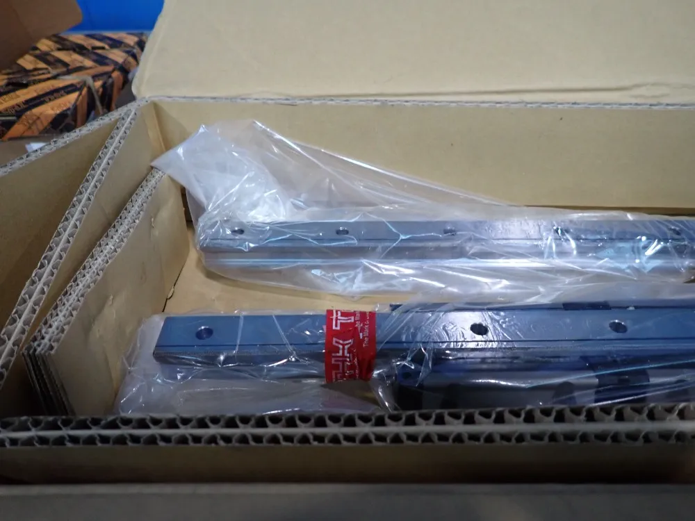 Thk Linear Bearing Guide, 2 Sets Of 2 - Shs25c2uu+640l-ii