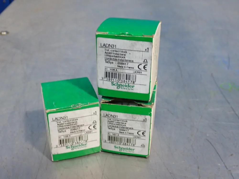 Schneider Electric Telemecanique Auxiliary Contact Block, Qty: 3 - Ladn31