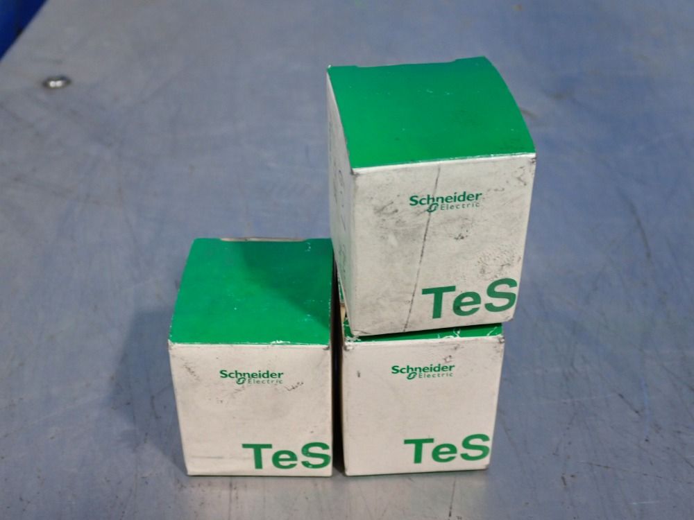 Schneider Electric Telemecanique Auxiliary Contact Block, Qty: 3 - Ladn31