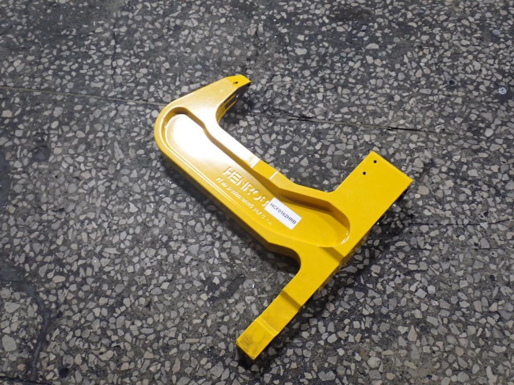 Henrob Riveter Bracket
