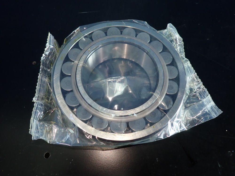 Skf 7" X 1 1/2" Roller Bearing - 22220e