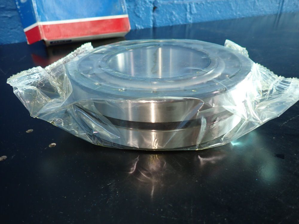 Skf 7" X 1 1/2" Roller Bearing - 22220e