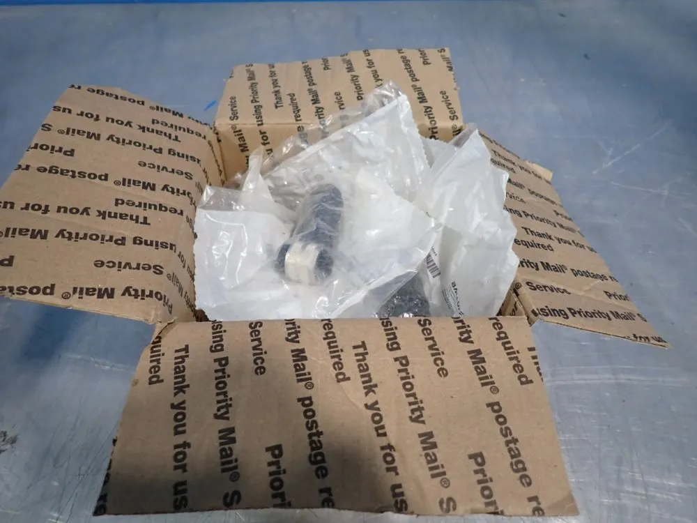 Balluff Lot Of 16 Field Attachable Connectors - Bcc070f