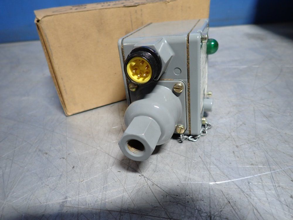 Allen Bradley Pressure Control Switch - 836t-t253jx81x18